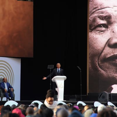 Barack Obama puhui Nelson Mandelan muistotilaisuudessa Johannesburgissa tiistaina. Obama on esiintynyt julkisuudessa harvakseltaan sen jälkeen, kun hän jätti Yhdysvaltain presidentin viran seuraajalleen Donald Trumpille.