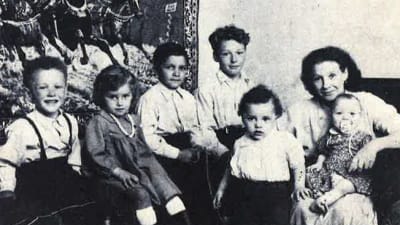 Remu Aaltosen lapsuuden perhe vuonna 1958.