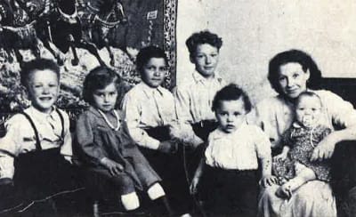 Remu Aaltosen lapsuuden perhe vuonna 1958.