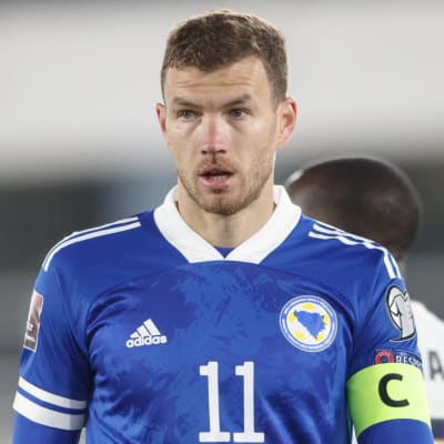 Edin Dzeko på planen.