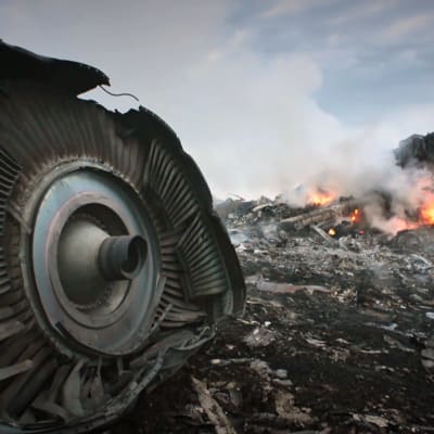 Ukrainassa alas ammutun malesialaiskoneen jäänteitä
