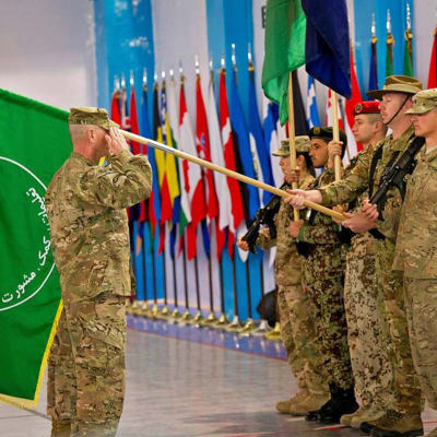 flaggbytesceremoni i Kabul.