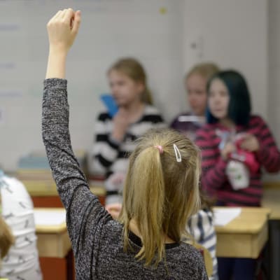 Oppilaita Mikkolan koululla Vantaalla.