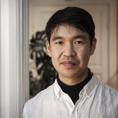 Författaren Quynh Tran i Runebergs hem i Borgå.