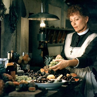 En scen från förberedelserna i köket i filmen Babettes gästabud.