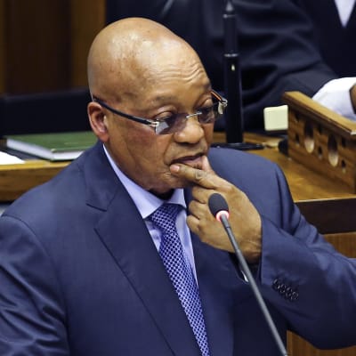 Sydafrikas president Jacob Zuma har lovat att betala tillbaka pengar som han använde för sitt residens, men det tillfredsstället inte kritiker som vill dra honom inför riksrätt