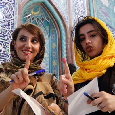 iranilaisia äänestäjiä