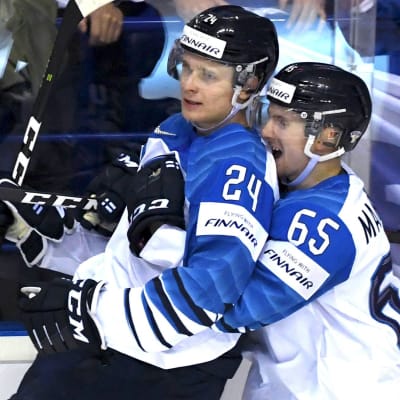 Kaapo Kakko ja Sakari Manninen