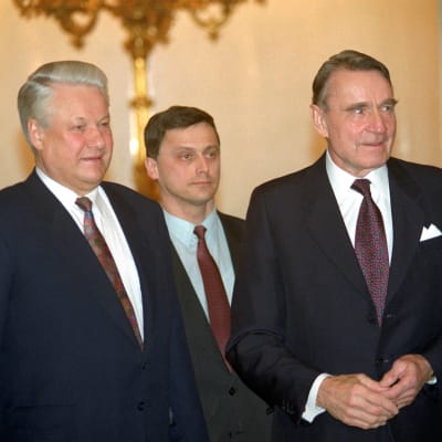 Presidentti Mauno Koivisto tapaamassa Venäjän presidentti Boris Jeltsiniä Moskovassa 5. maaliskuuta 1993.