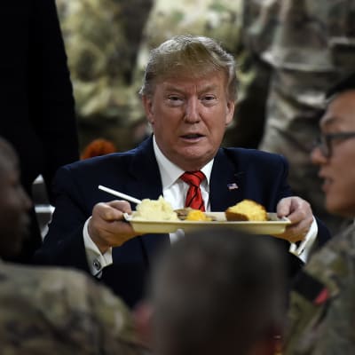 Donald Trump vieraili Bagramissa Afganistanissa kiitospäivänä.