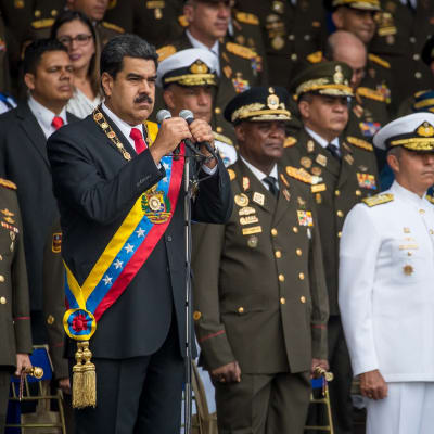 Maduro puhuu armeijatapahtumassa Caracasissa.