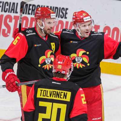 Jokeritspelare firar mål.