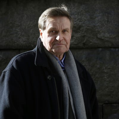 Kirjailija Hannu Mäkelä.