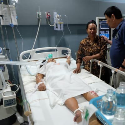 Filippiinien presidentti vieraili pommi-iskussa loukkaantuneiden luona Davasosa 2. syyskuuta.