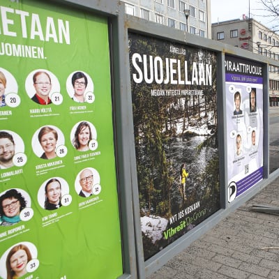 Vuoden 2015 eduskuntavaalien mainoksia.