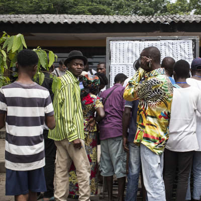 Ihmisiä äänestyspaikalla Kinshasassa 30. joulukuuta 2018. 