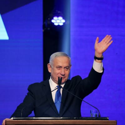 Pääministeri Benjamin Netanjahu piti puhetta Likud-puolueen vaalitilaisuudessa Tel Avivissa.