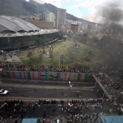 Alkuperäiskansojen liikehdinnästä alkaneet mielenosoitukset jatkuivat lauantaina pääkaupunki Quitossa.