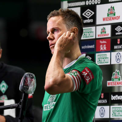 Niklas Moisander intervjuas.
