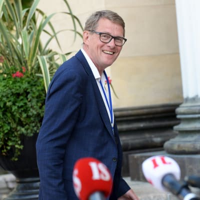 Valtiovarainministeri Matti Vanhanen saapui hallituksen neuvotteluun Säätytalolle Helsingissä 15. kesäkuuta.