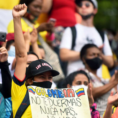 Presidentti Ivan Duquen vastainen mielenosoitus Calissa Kolumbiassa.