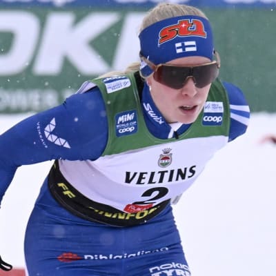 Vilma Ryytty åker skidor i Ruka.