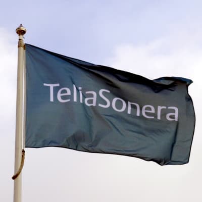 Flagga med Telia Soneras logga.