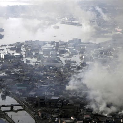 Staden Kisenuma ödelagd av flodvågor och bränder.