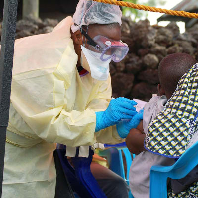 Lasta rokotetaan ebolaa vastaan Gomassa Kongon demokraattisessa tasavallassa.