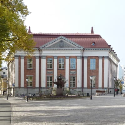 Lilltorget med stadsbiblioteket i Åbo