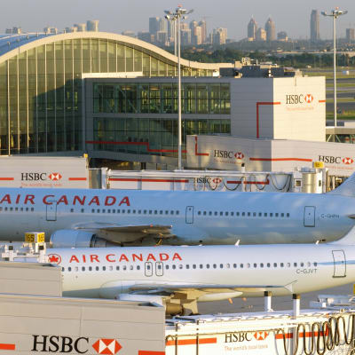 Air Canadan koneita Toronton Pearsonin lentokentällä.