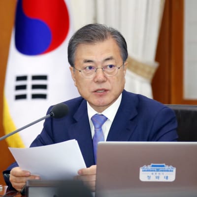 Etelä-Korean presidentti Moon Jae-in hallituksen kokouksessa huhtikuun lopussa.