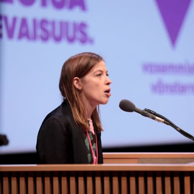 Vänsterförbundets ordförande Li Andersson håller tal under partimötet den 15 november 2019.
