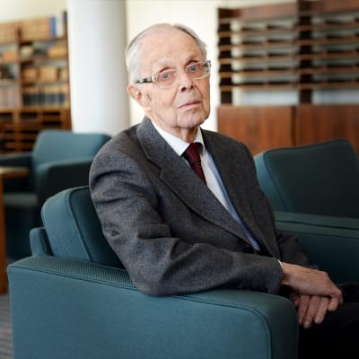 Kuvassa Helsingin yliopiston entinen rehtori, akateemikko, emeritusprofessori Olli Lehto.
