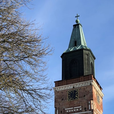 Turun tuomiokirkko ulkoa kuvattuna helmikuussa 2022.