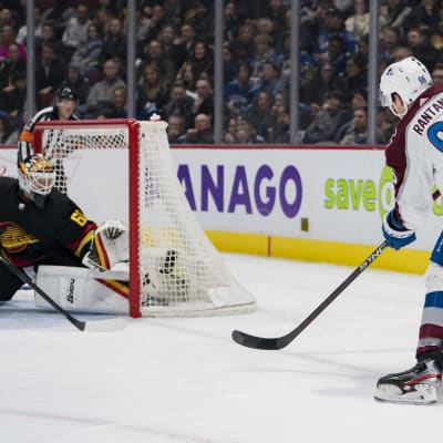 Mikko Rantanen gör mål.