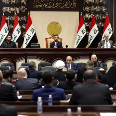 Iraks parlament röstar om att utvisa amerikanska trupper ur landet.