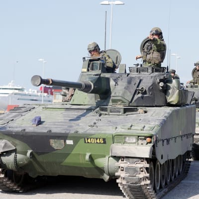 Ruotsin armeijan sotaharjoitus Visbyssä.