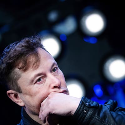 Kuvassa on Elon Musk.