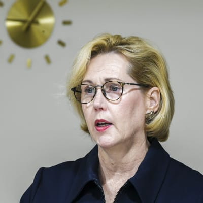 Työministeri Tuula Haatainen kertoi taustatilaisuudessaan ulkomaisen työvoiman hyväksikäytön estämisestä Helsingissä 20. elokuuta 2020.