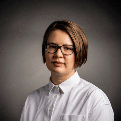 GIF-animaatiossa on vapaa toimittaja Anna-Sofia Nieminen lokakuussa 2020.