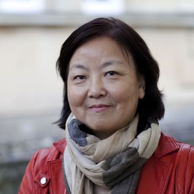 Kiinalainen kirjailija Fang Fang kuvattiin Englannissa lokakuussa 2012.