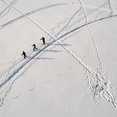 Mustikkamaan edustalla Helsingissä hiihdettiin jäällä 12. helmikuuta.