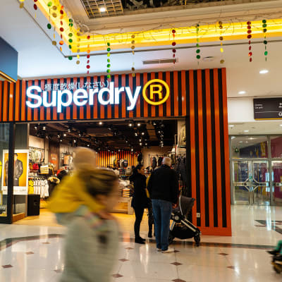 Brittiläisen Superdry vaateketjun kauppa Hanleyssa.