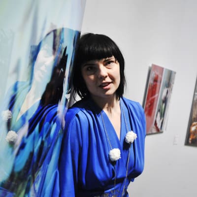 Susanna Majuri näyttelyssään 2010.