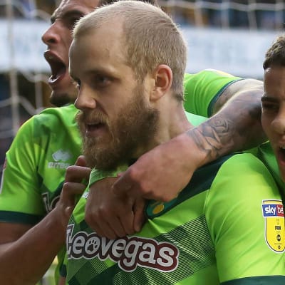 Teemu Pukki firar mål.