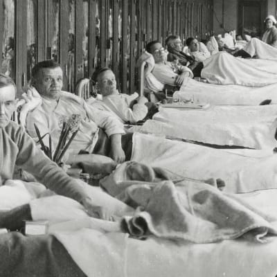 Tuberkuloosia sairastavat amerikkalaissotilaat sairaalahoidossa.