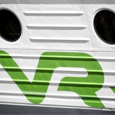 VR:n logo junan kyljessä.