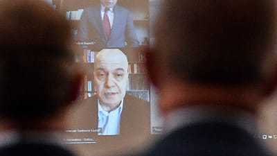 ITN-partiets ledare tv-personligheten Slavi Trifonov deltar i det bulgariska parlamentets öppning på distans via videolänk.