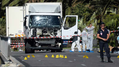 Lastbilen som körde på människor i Nice på torsdagskvällen.